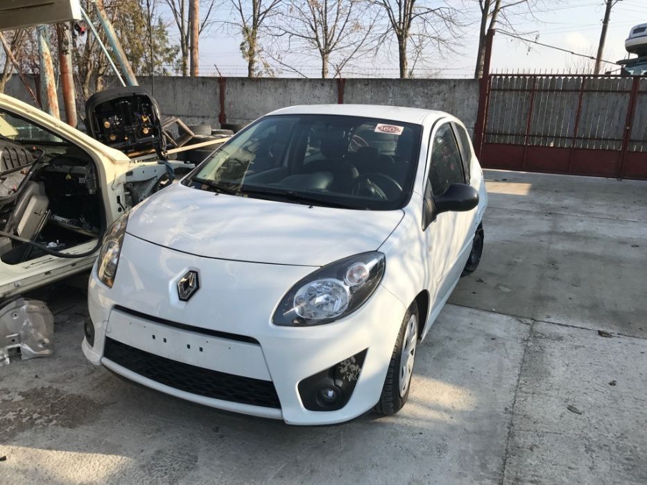Dezmembrez Renault Twingo 2 motor 1.2 cutie manuala an 2008 usi haion