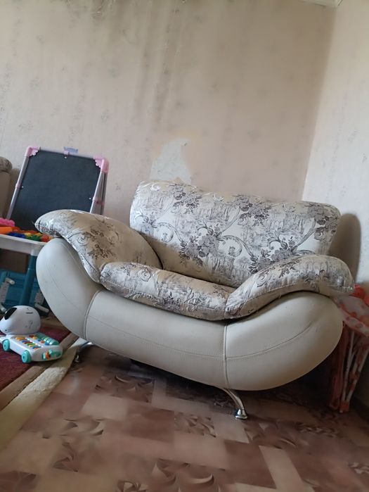 Продам диван и кресло.