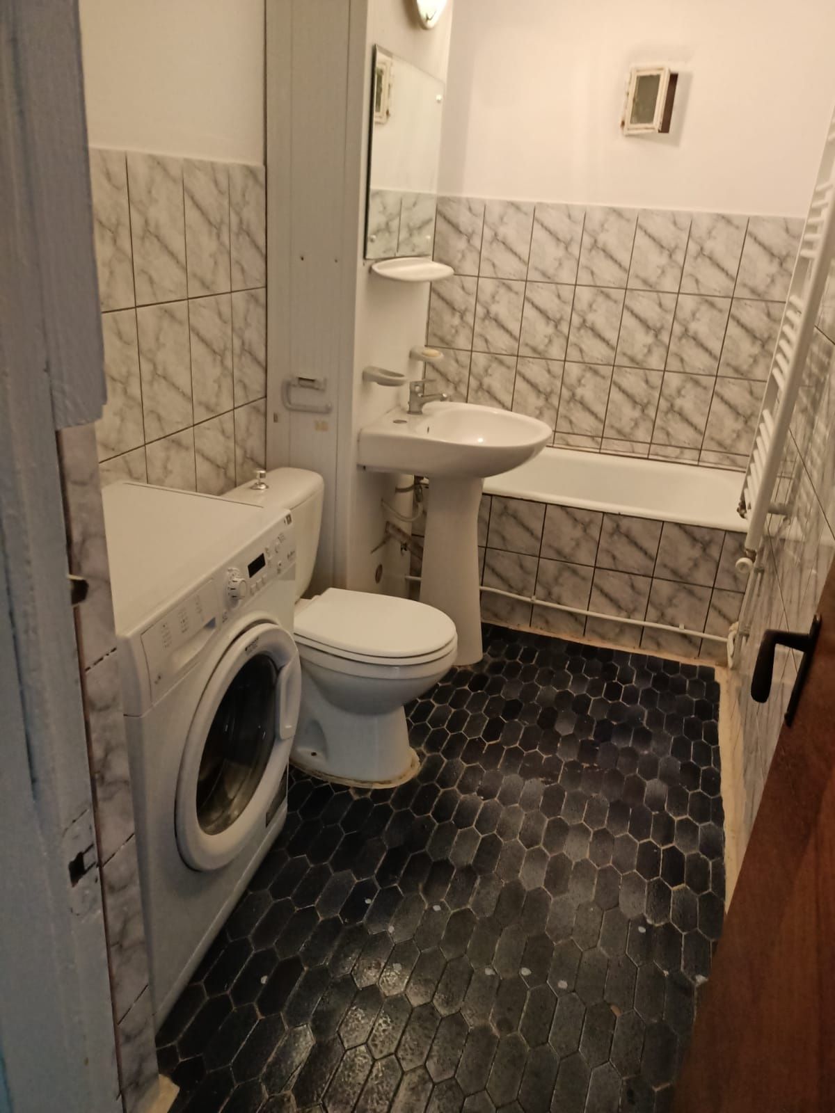 Închiriez apartament zona centrala-Pompieri