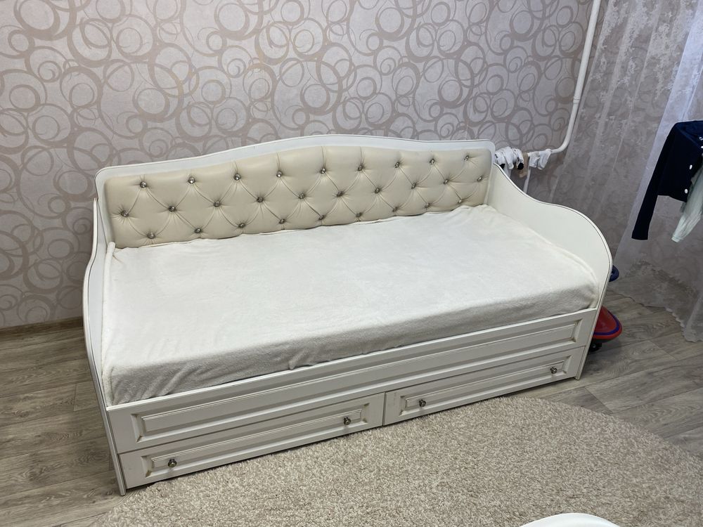 Продам детскую кровать с матрасом новый Тави отличном состоний