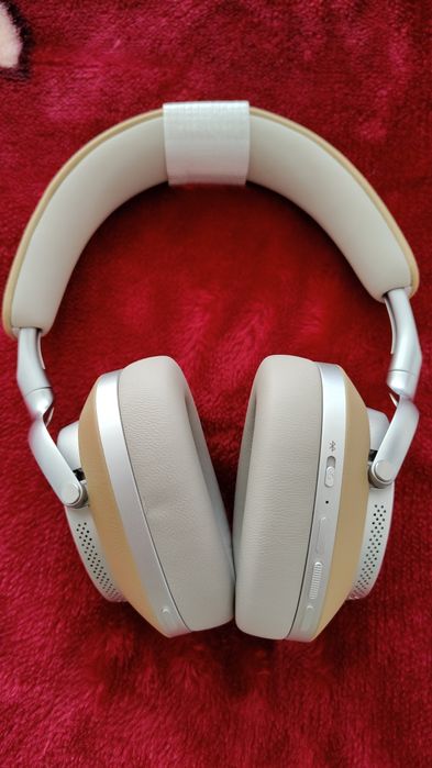 Bowers & Wilkins Px8