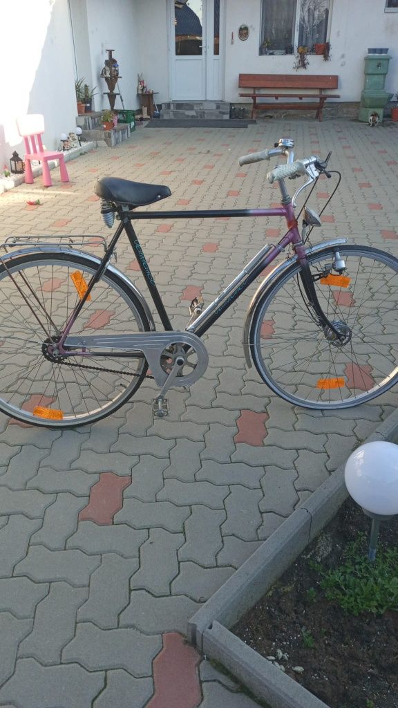 Vând bicicleta cu bara.