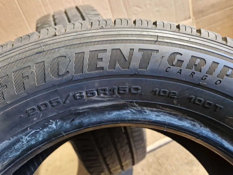 2 Goodyear R15C 205/65
летни бусови гуми DOT1117