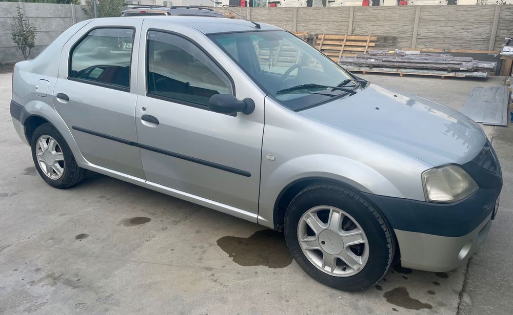 Vând autoturism Dacia Logan