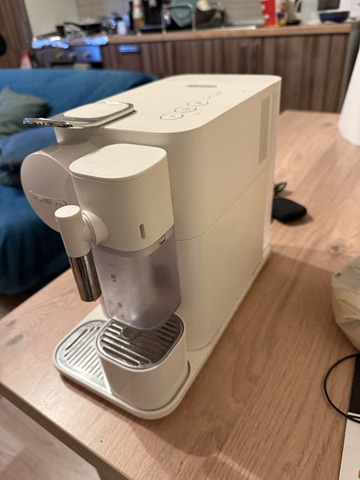 Espressor capsule NESPRESSO Lattissima One