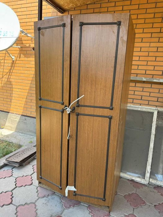 Продаю 2 шкафа для одежды