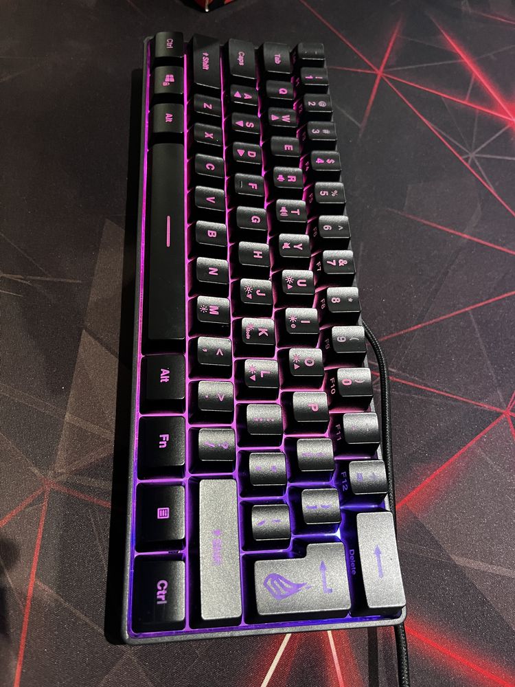 Нова мембранна клавиатура: SureFire Kingpin x1 60% Gaming RGB Keyboard