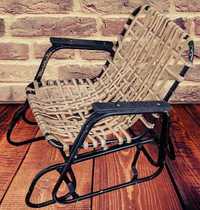 Металлическая кресло-качалка для расслабления и отдыха