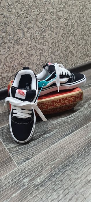 Продам кроссовки, кеды Vans,KnuSkool.40-39.(Без торга).