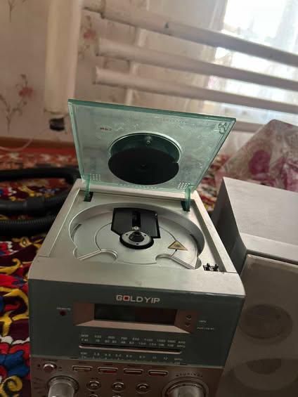 Kalonka radio va eski kaseta o’qiydi disk ham o’qiydi