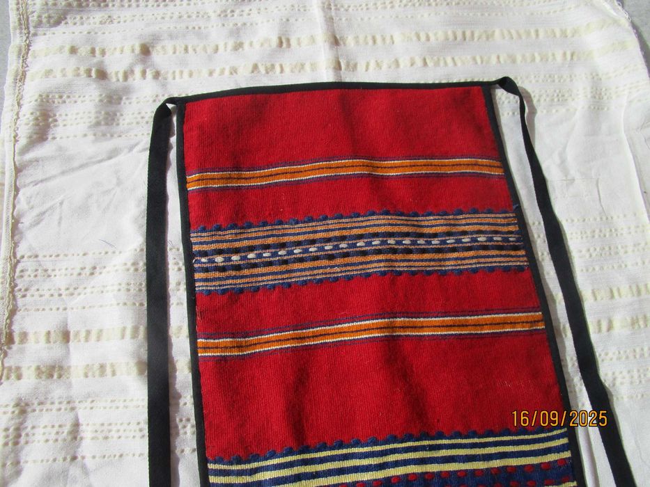 Автентична вълнена червена престилка за кюстендилска празнична носия