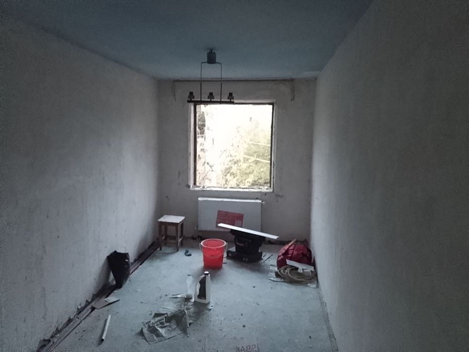 2/4/4 Kvartira 58 kv Chirchiq shaxar Troysikiy 14-maktab oldida