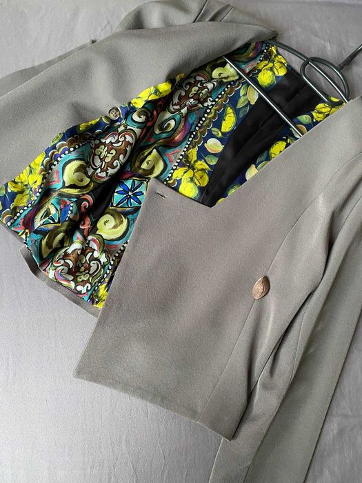 Два модела поръчкови костюма- черен и сив