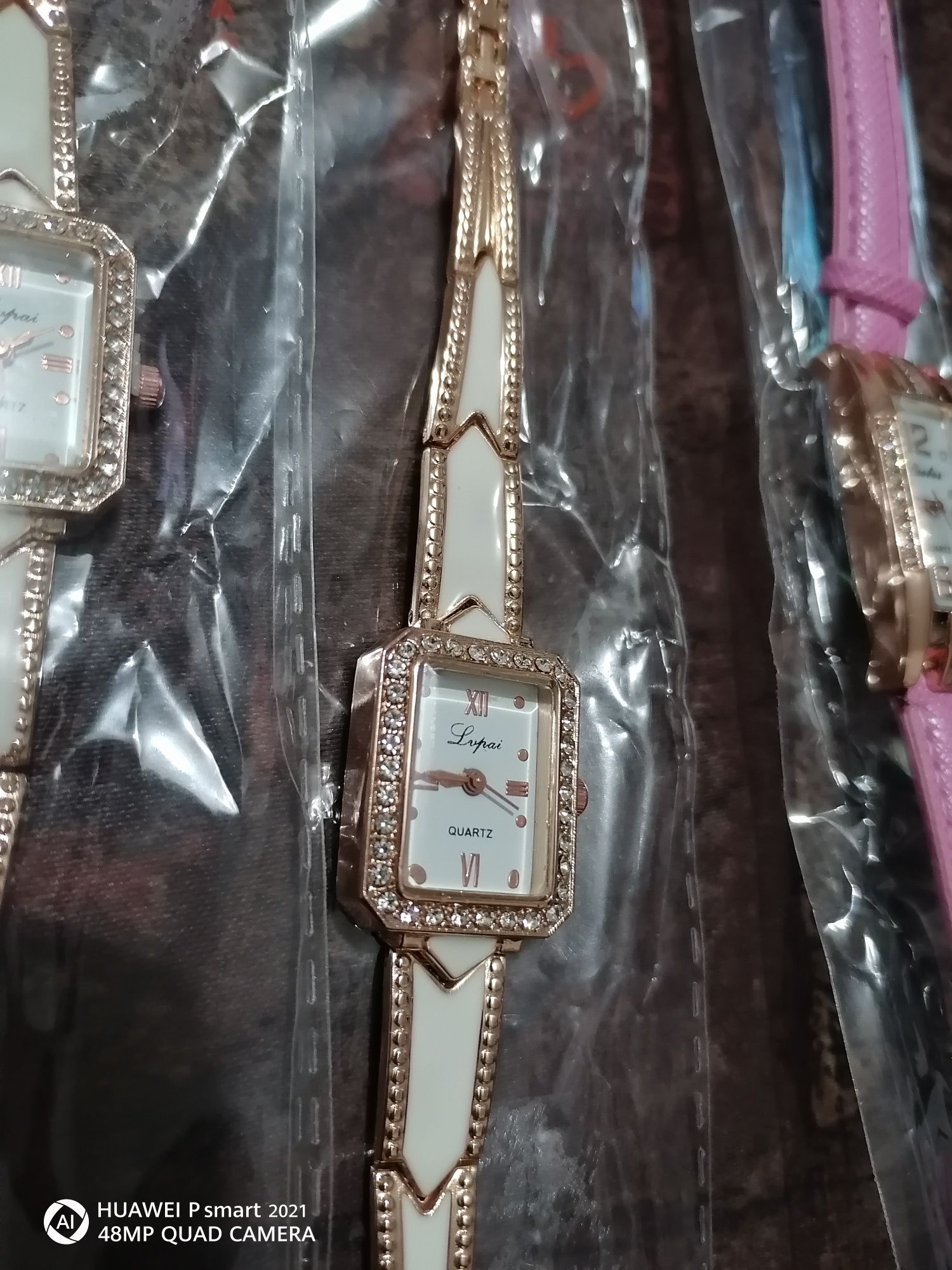 Два модела качествени позлатен дамски ръчен часовник