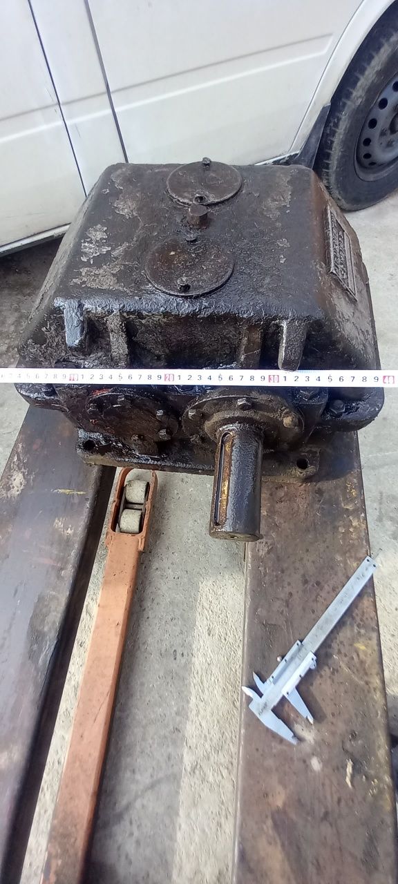 reductor raport 25 la 1 / reductor 110 kg Neptun Câmpina