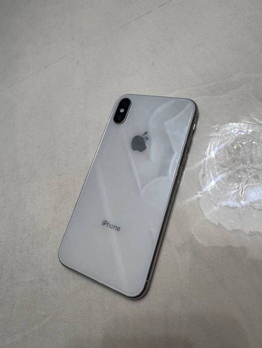 Iphone X rangi oq….