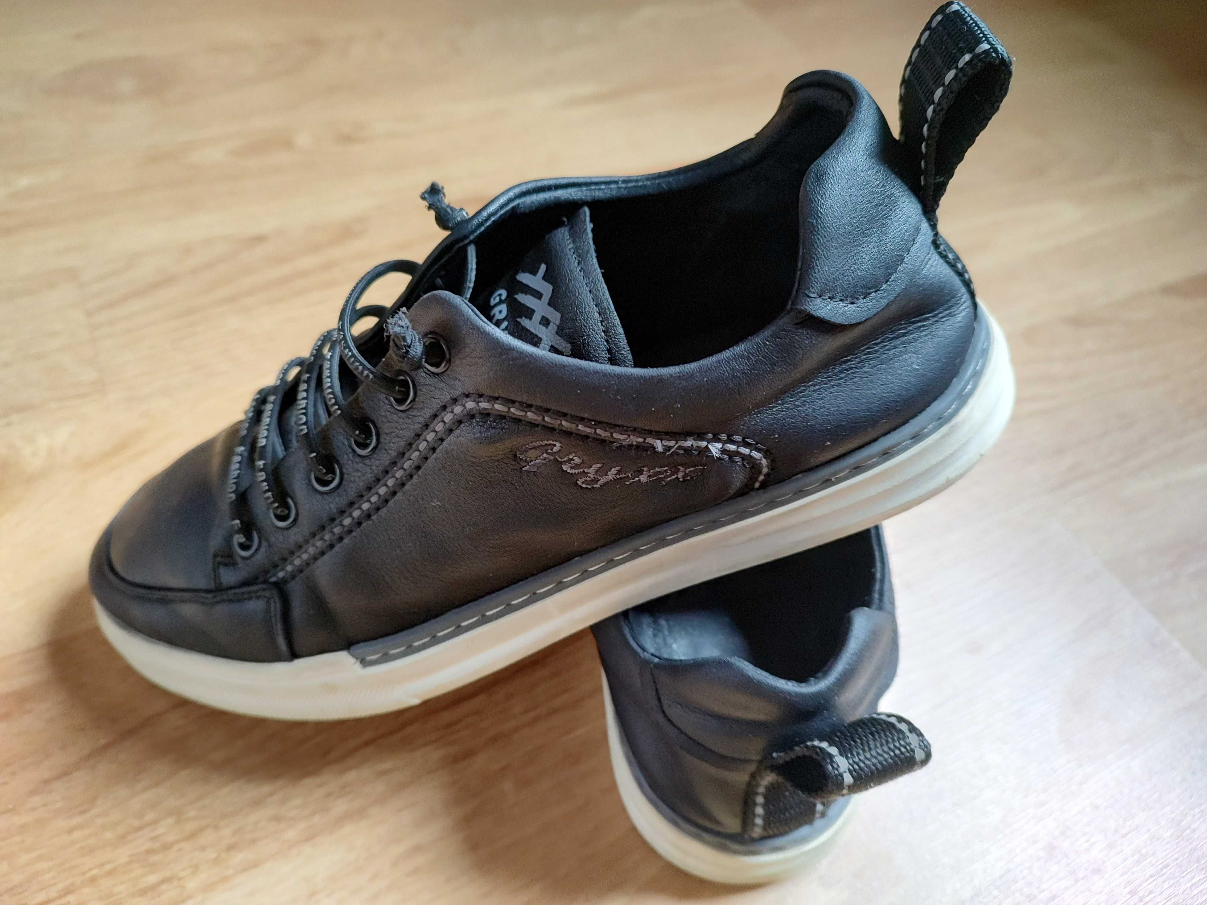 Pantofi sport din piele, marimea 40 si Pantofi TINO, mărimea 36