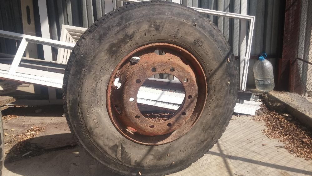 Джанта с гума 295 80R22.5 от мерцедес
