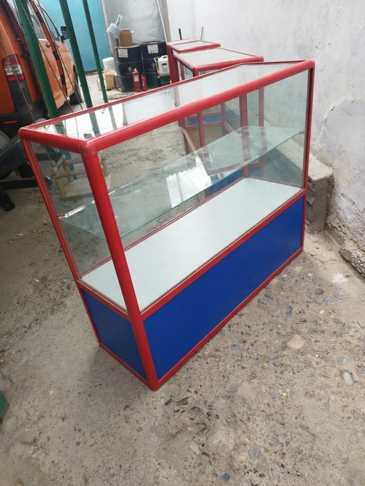 Продам витрины для магазина состояние хорошее
