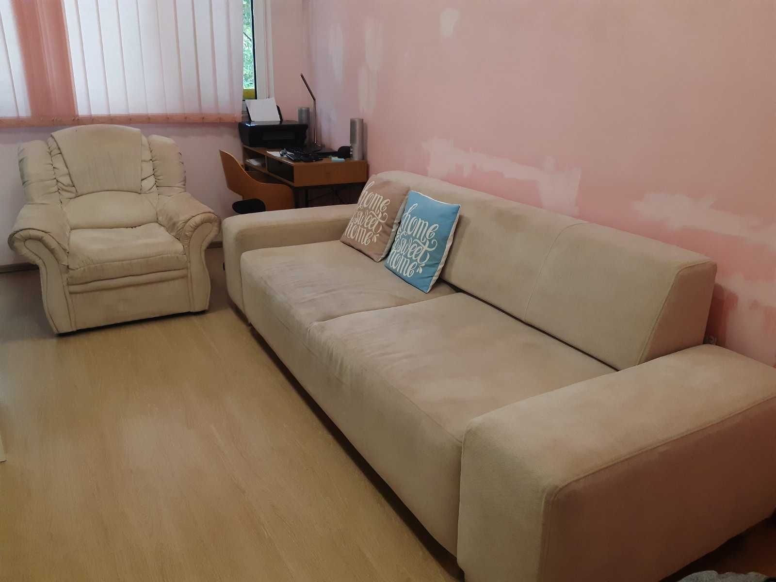 Продавам диван с функция сън, ракла  за съхранение на багаж и кресло.