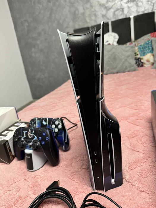 Vand PS 5 Slim 1 TB Nou