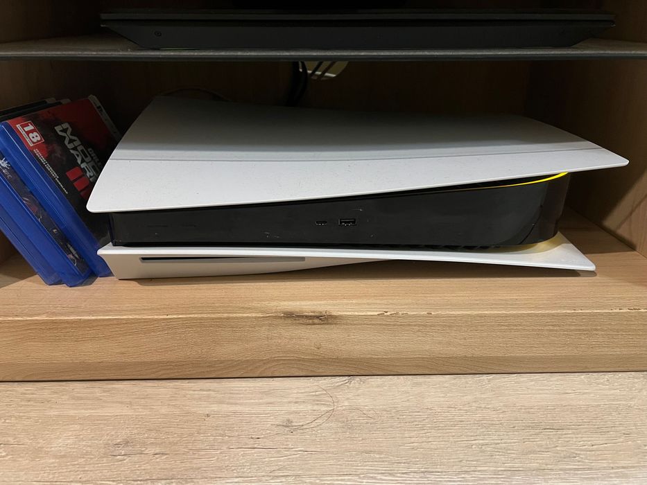 Playstation 5 + един джойстик