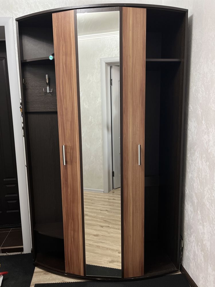 Продам шкаф в прихожую