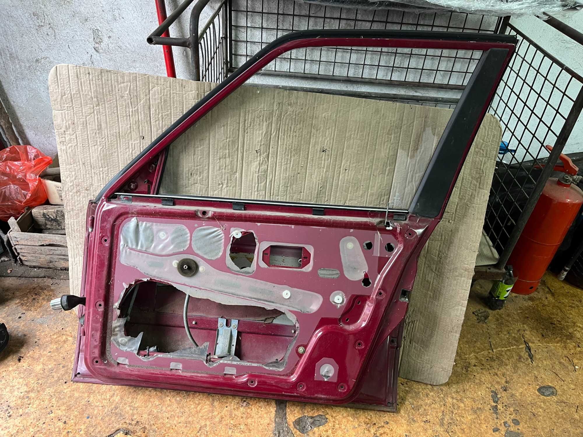 Предна дясна врата за BMW E30 Седан (двоен стоп)