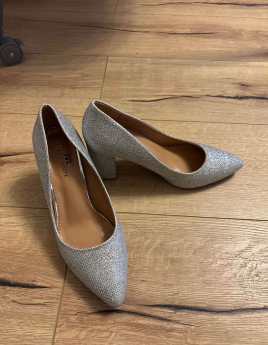 Pantofi argintii