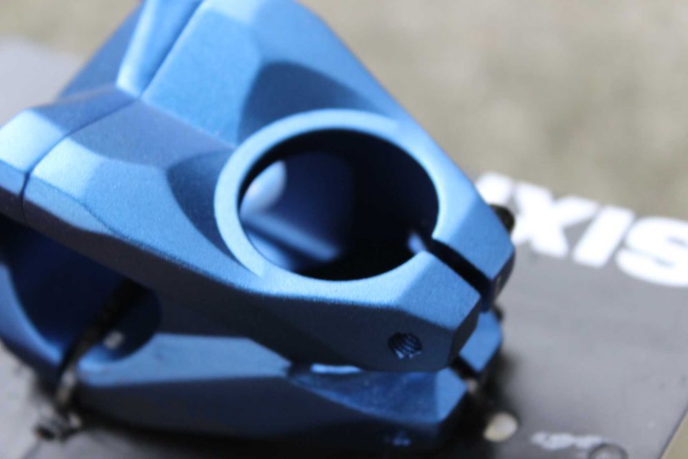 Sixpack Kamikaze 35mm-31.8" - pipa bicicleta - 3 culori