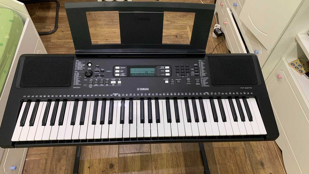 Електрическо пиано Yamaha PSR-E373 (с гаранция) + стойка подарък