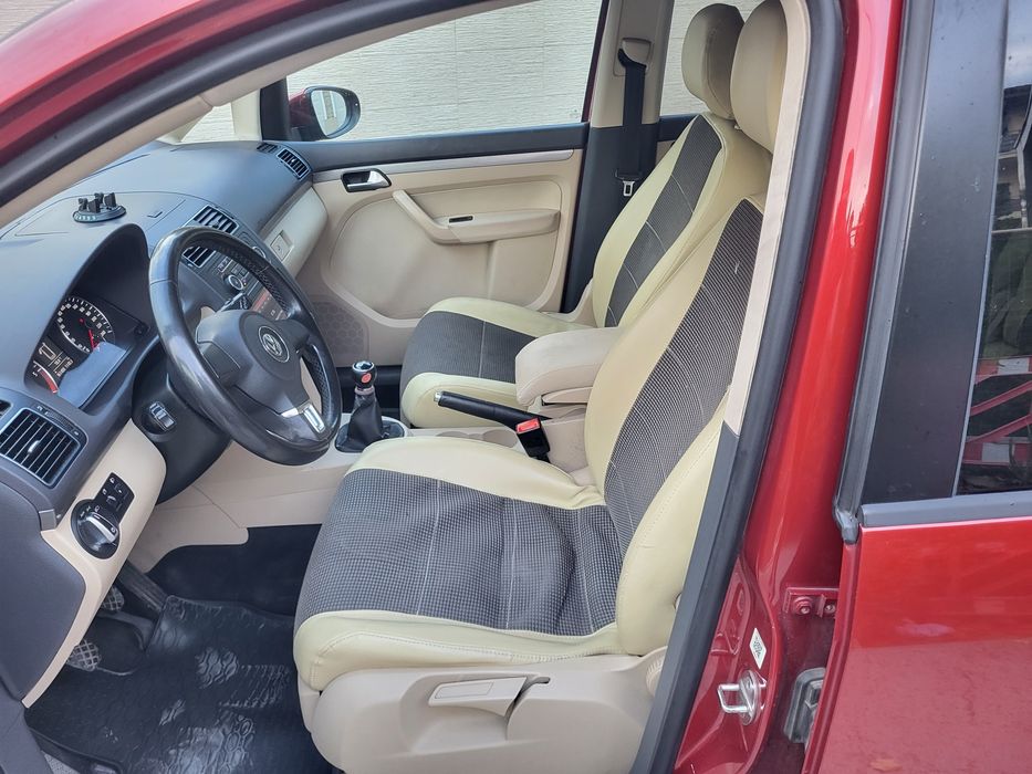 Volkswagen Touran 2.0 Tdi Manual / 7 locuri / 11.2011