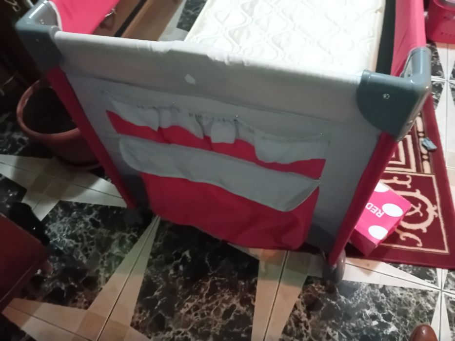Patut bebe  saltea și măsuță de schimb