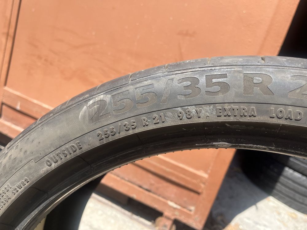 2 бр. летни гуми 255/35/21 Continental AO1 DOT 0722 4,5 mm
