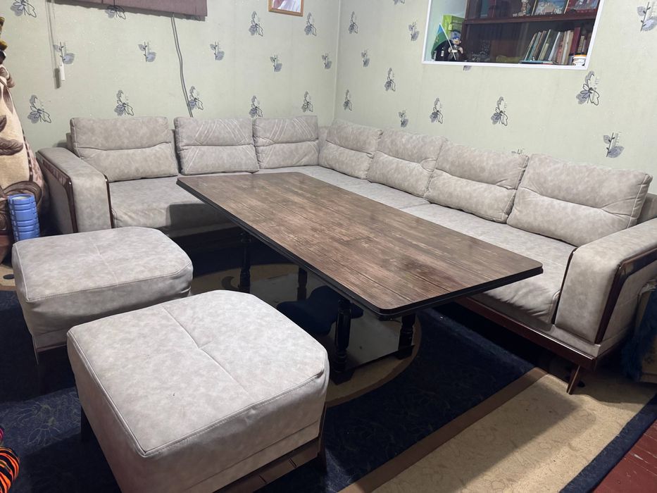 Продается диван со столом