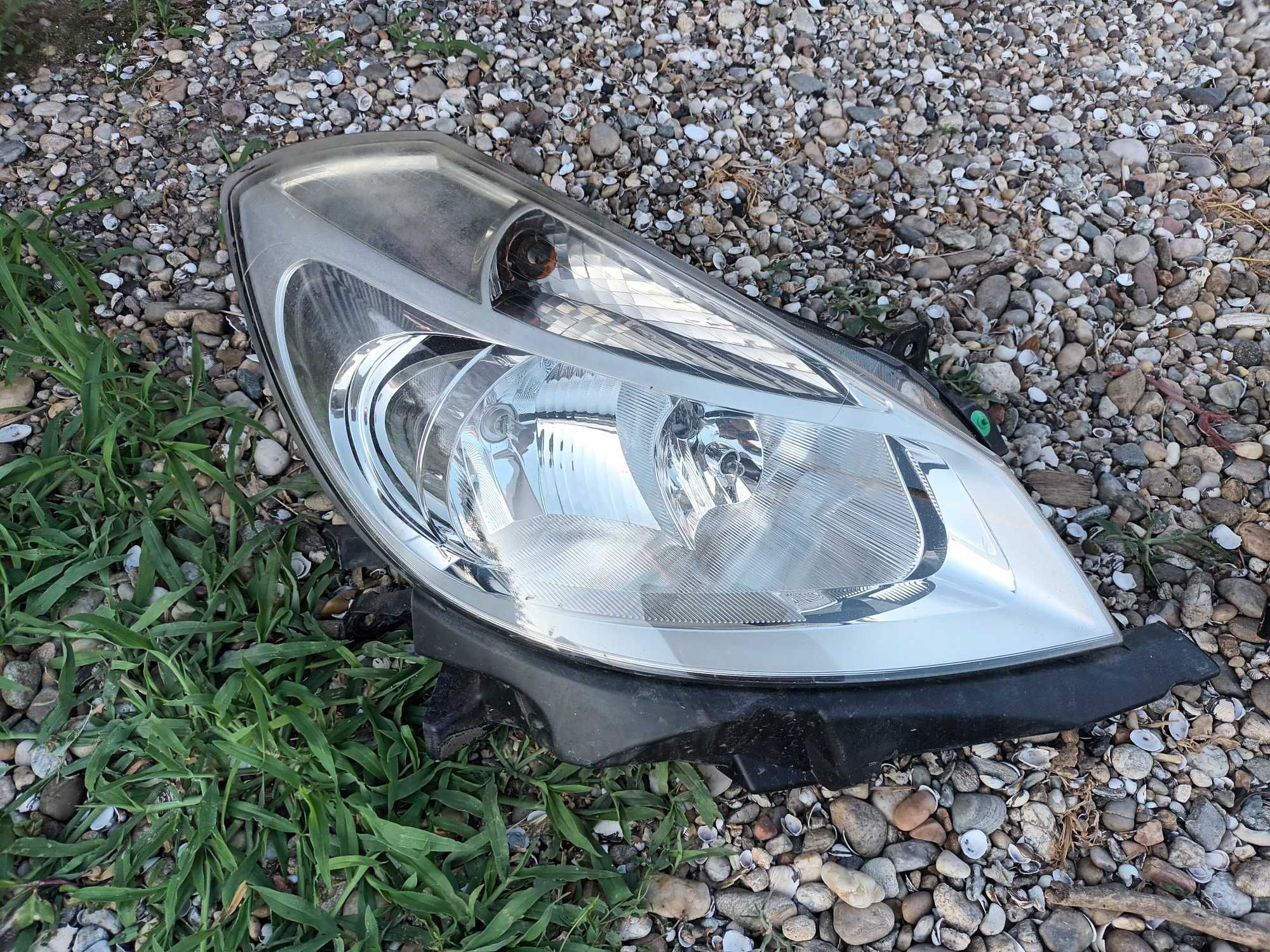 ляв и десен бял фар за рено клио 3 RENAULT CLIO 3