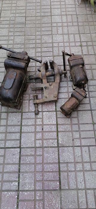 vand  patru  scule  lacatuserie  pret  800lei total