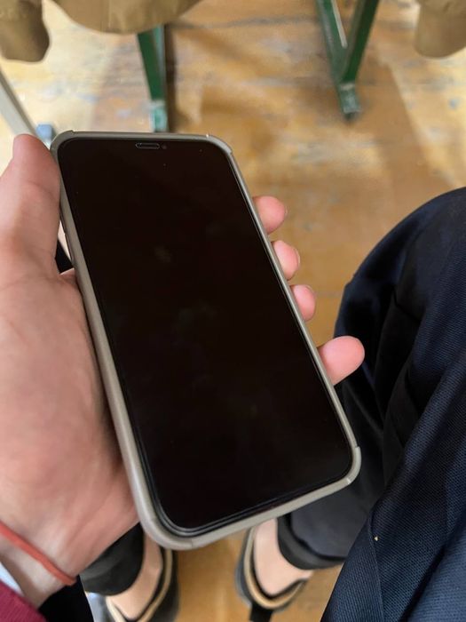 iphone xr qizil idealniy