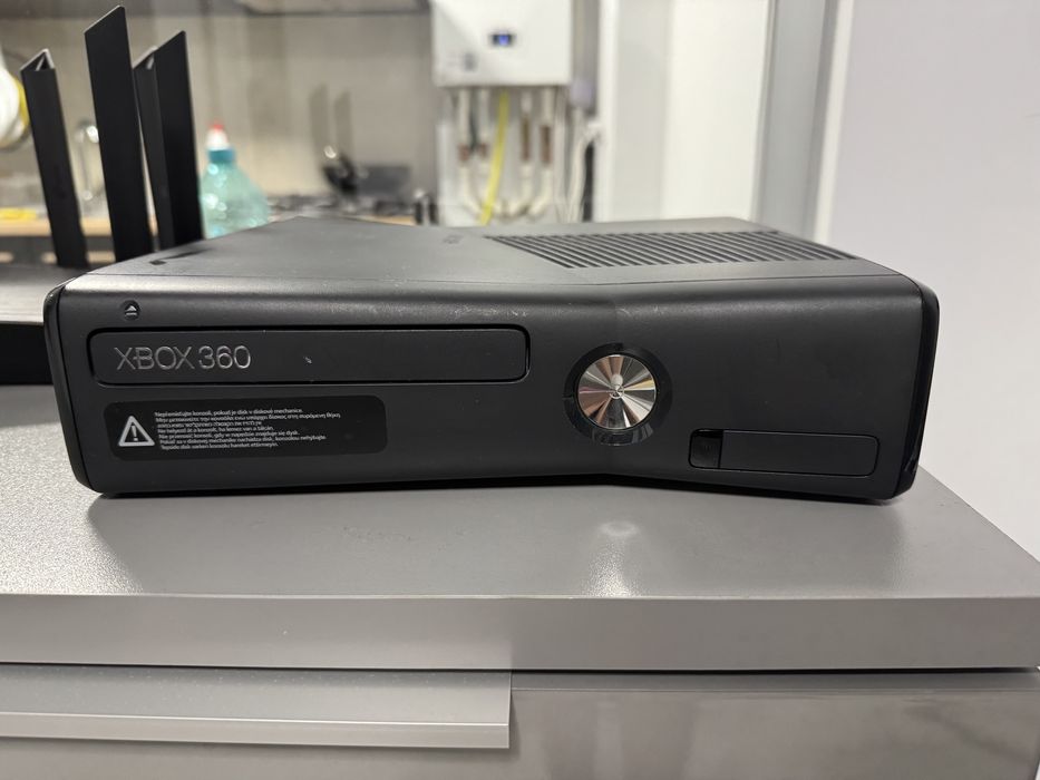 Xbox 360 Slim 500gb + 2 manete