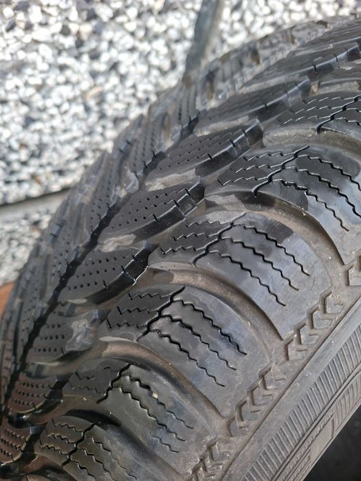 Продавам зимни гуми 185/65/15.