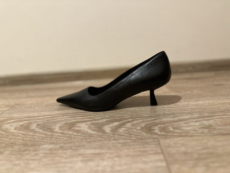 Vând pantofi H&M noi