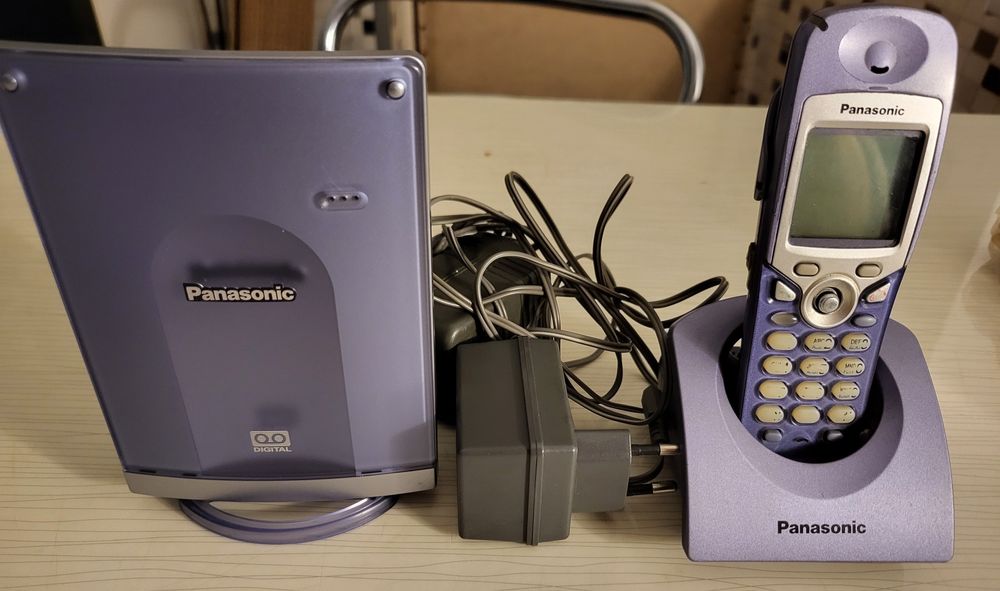 Радиотелефон Panasonic с автоответчиком