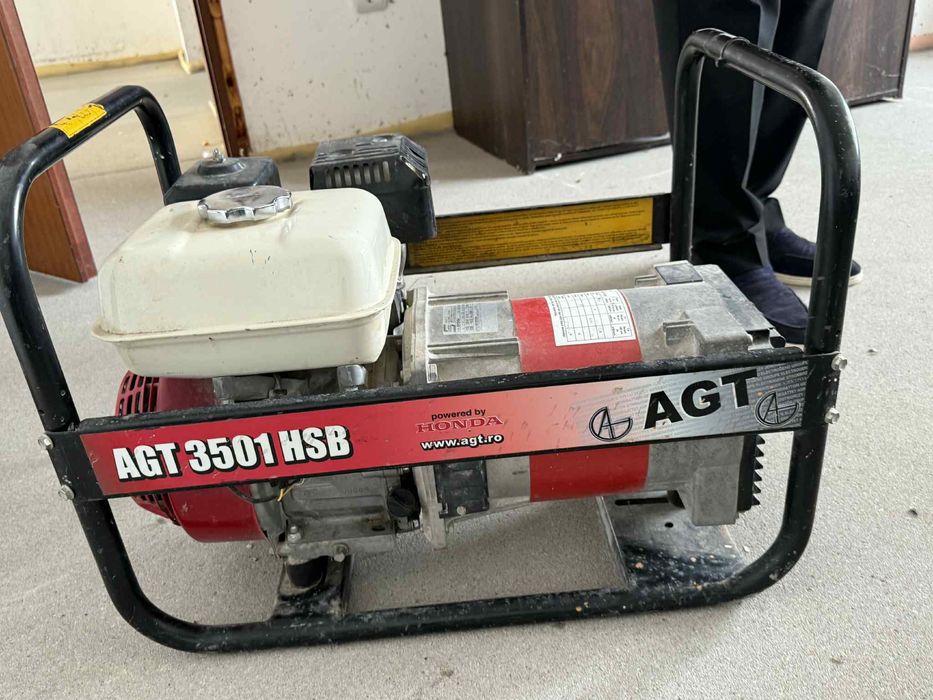 generator de curent  honda functioneaza perfect