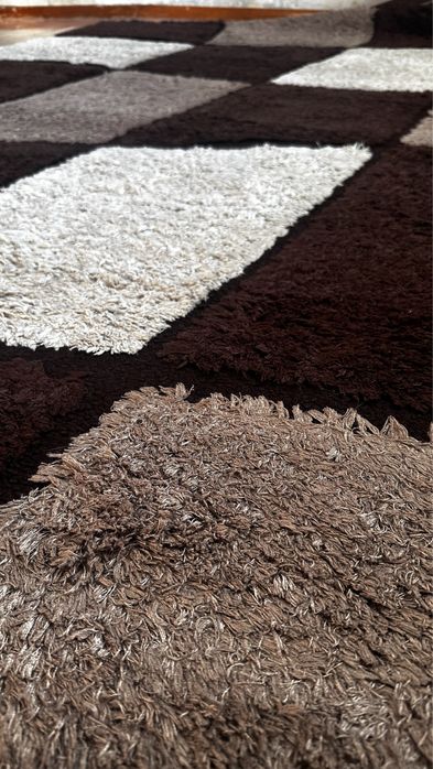 Продам ковёр 2х3, в отличном состоянии