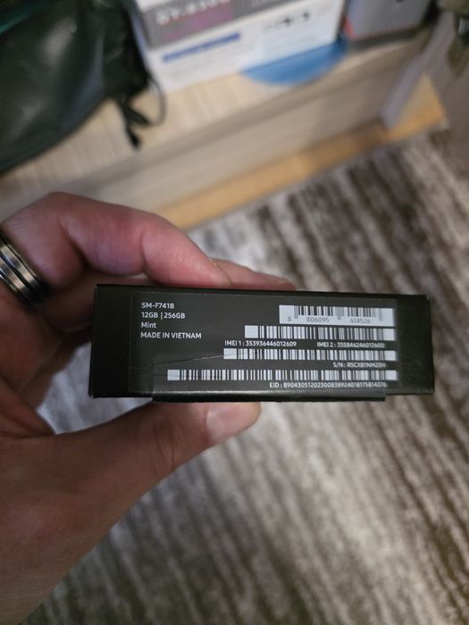 Samsung galaxy Z flip 6. 256gb, 45cicluri de încărcare.