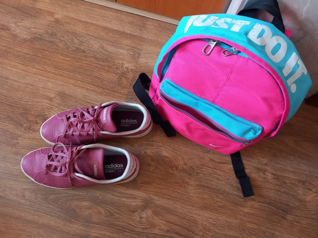 Раница и маратонки Nike и Adidas