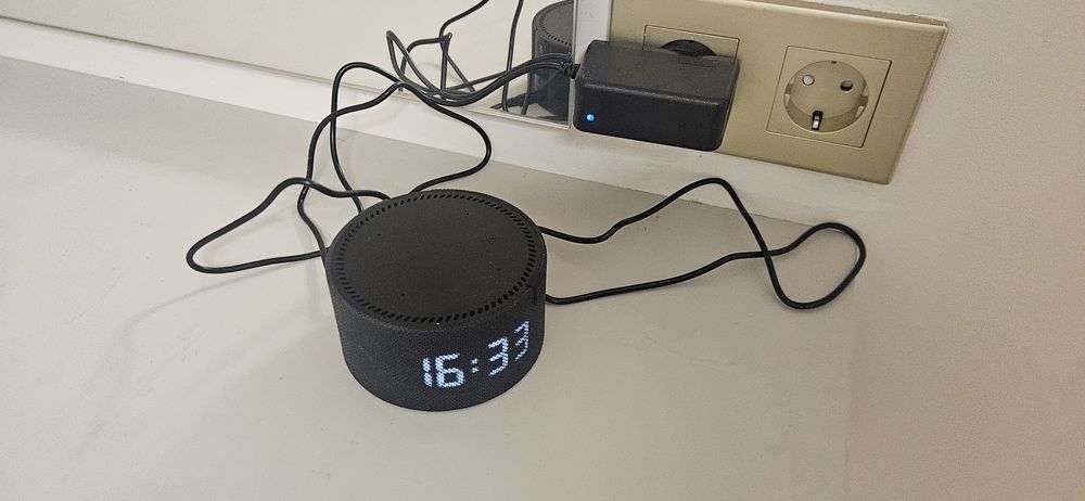 Умная колонка Алиса с часами