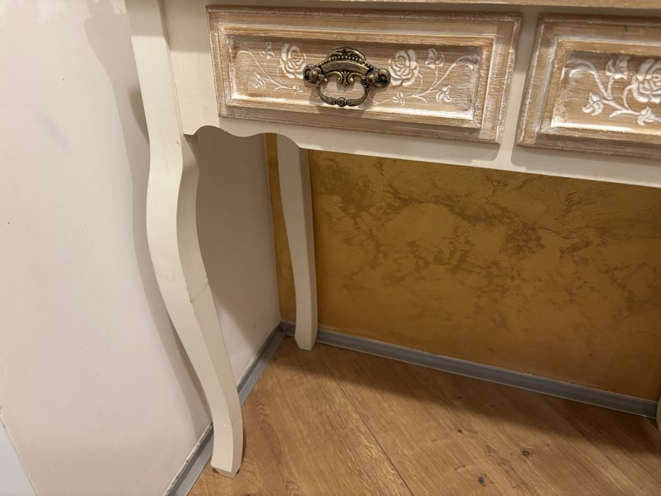 Toaleta de fardat cu oglinda