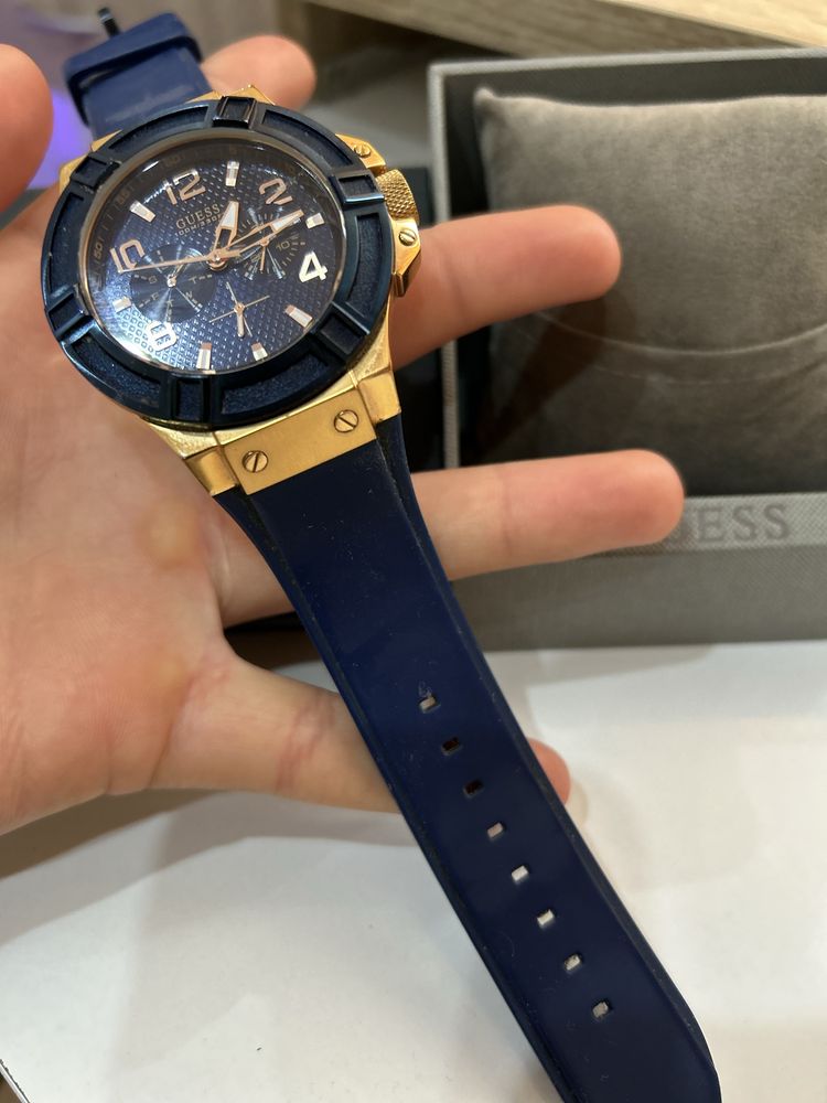 Мъжки официален часовник GUESS
