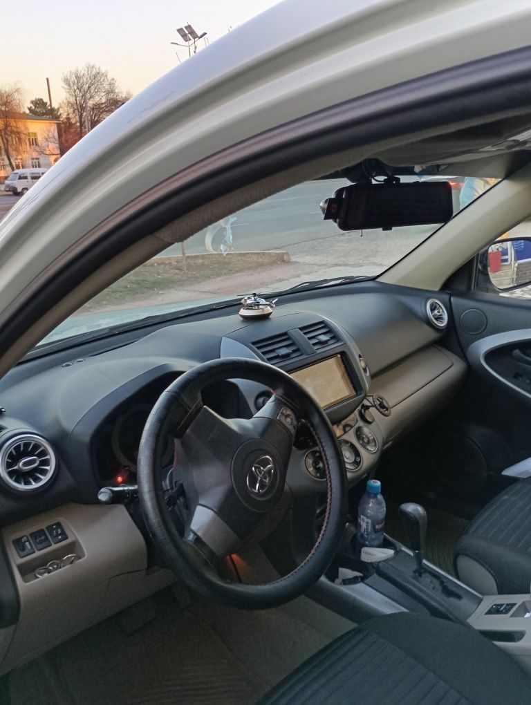 Тайота rav4 2008йил